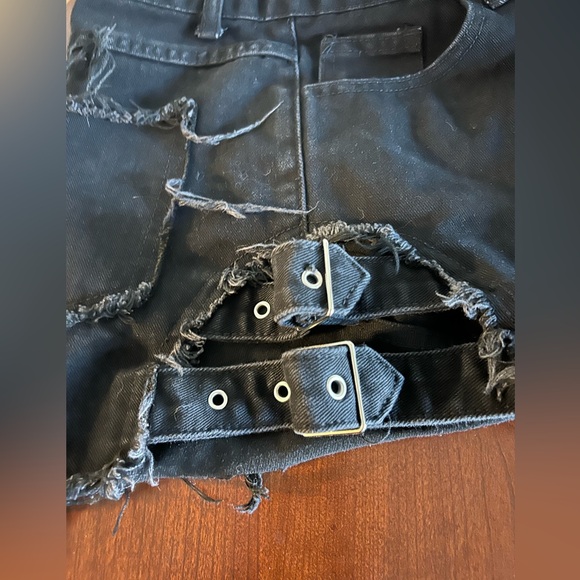 Punky boutique shorts - Picture 3 of 4